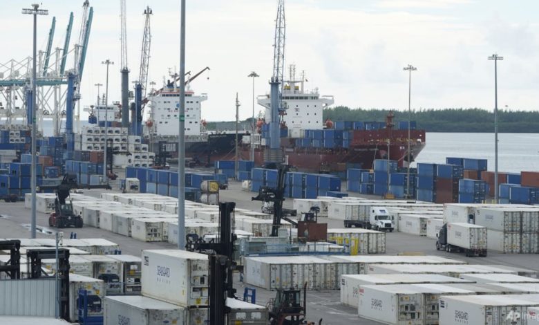 US dockworkers return to ports after three-day strike