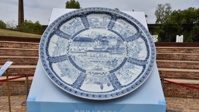 World's largest blue-and-white porcelain plate unveiled