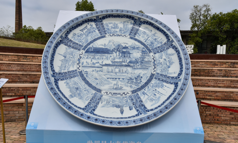 World's largest blue-and-white porcelain plate unveiled