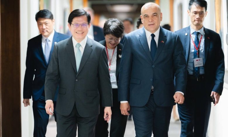 Foreign Minister Lin hosts welcome dinner for Paraguayan delegation led by Congress and Senate President Núñez and his wife