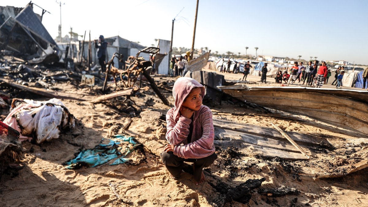 Israel massacres Gazan family of 10 amid UN aid cutoff warnings