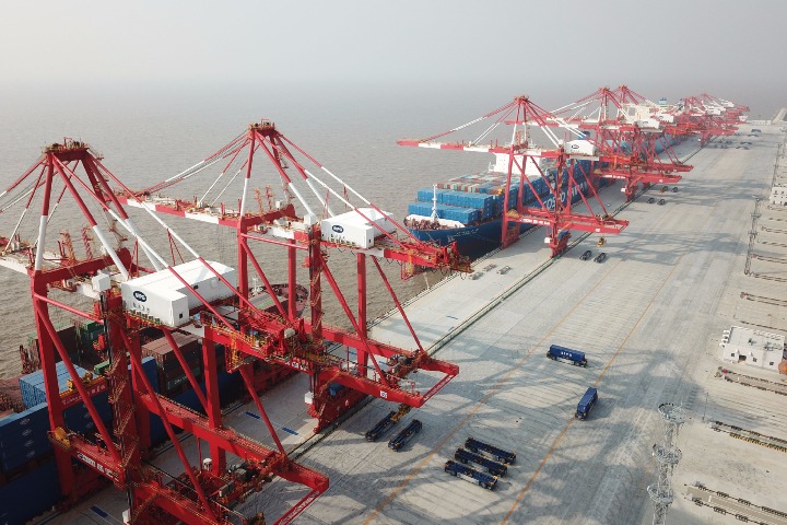 World's largest automated container terminal starts operation in Shanghai