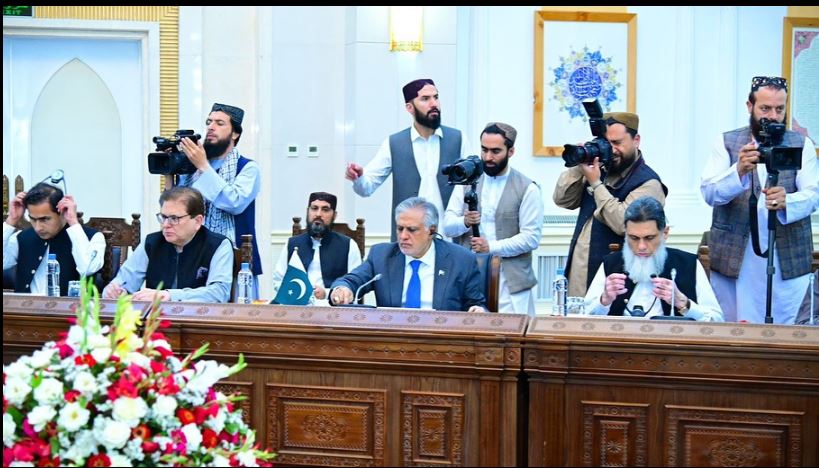 Foreign Ministers hold discussions on regional development, extension of CPEC to Afghanistan