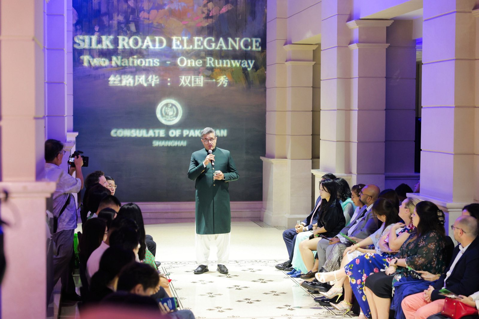 Silk Road Elegance Fashion Show in Beijing Enthralls Chinese Auience 