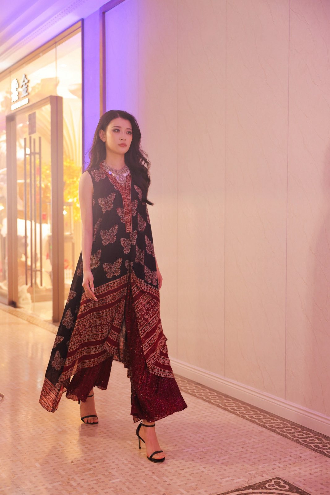 Silk Road Elegance Fashion Show in Beijing Enthralls Chinese Auience 