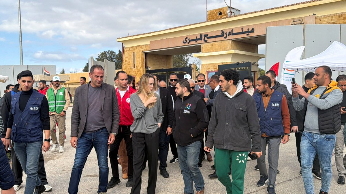 Angelina Jolie meets Red Crescent teams at Rafah crossing near Gaza