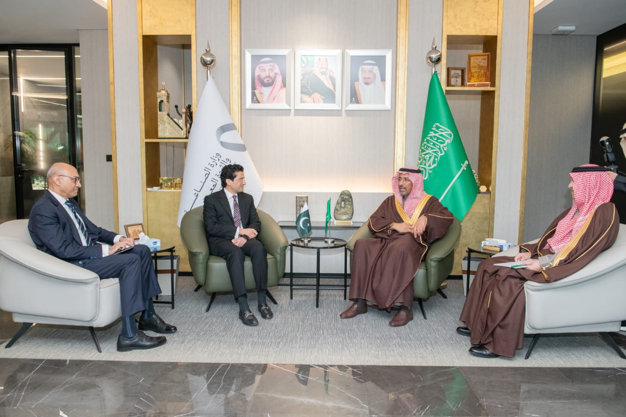 Pakistan Federal Minister for Petroleum, Ali Pervaiz Malik meeting with H.E. Bandar Ibrahim Al-Khorayef, Saudi Minister of Industry and Mineral Resources in Riyadh which is hsoting the Future Minerals Forum 2026