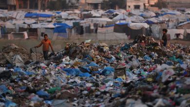 Palestinians search garbage for heat amid Gaza devastation