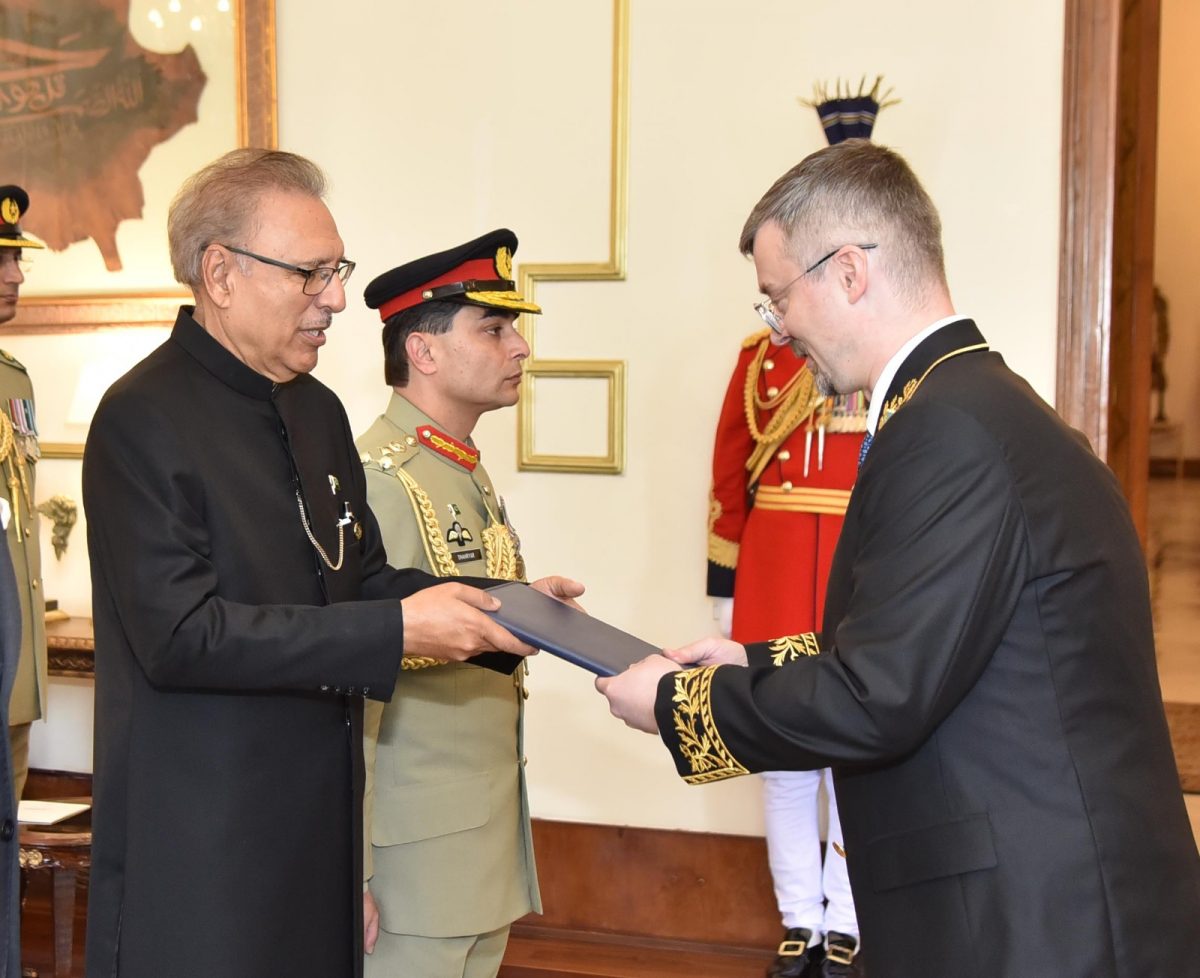 Russian-envoy-to-Pakistan-Albert-Khorev-presents-his-Credentials-to-the-President-of-Pakistan-1200x978