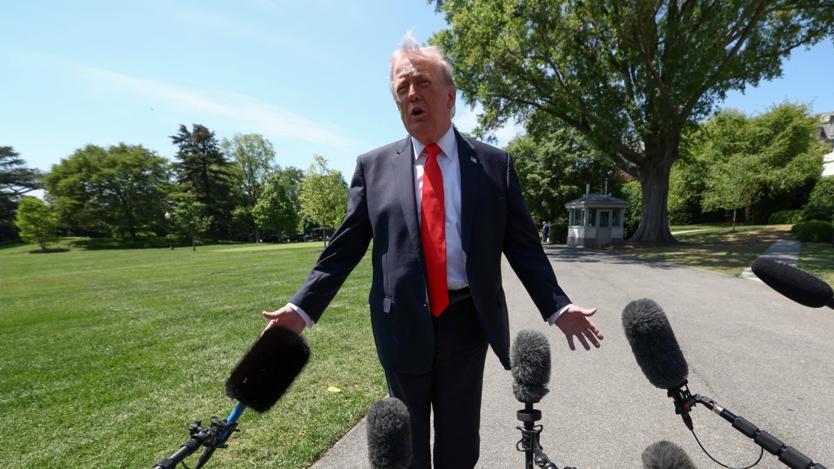 Trump dissatisfied with Iran proposal as phone talks continue