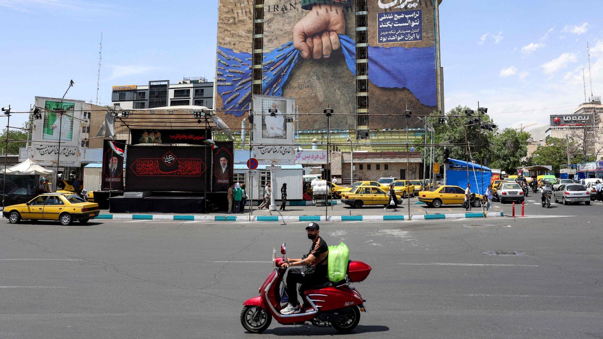 US intelligence says Iran can withstand Hormuz blockade for months