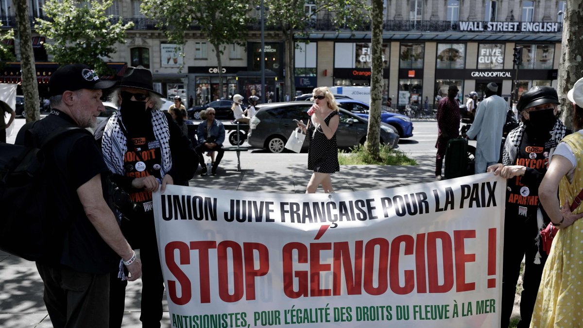 France opens war crimes probe over Israel's mistreatment of activists