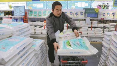 customer-purchases-a-bag-of-wheat-flour-from-Kazakhstan-
