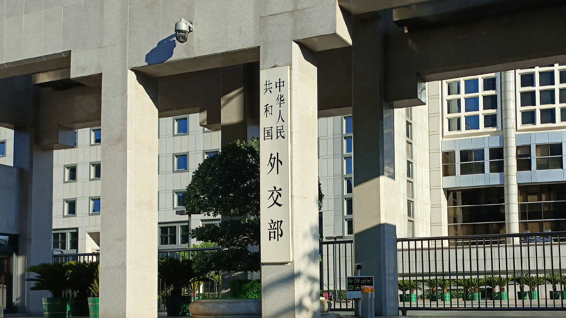 China strongly deplores Japanese FM's statement on South China Sea