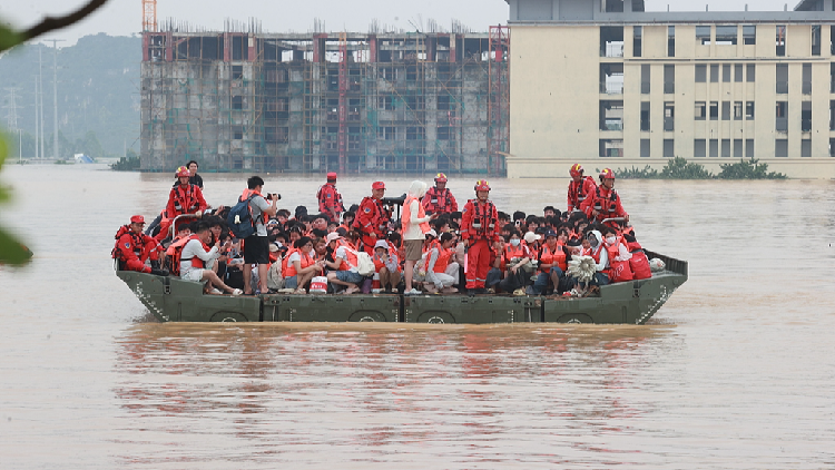 Chinese premier chairs meeting on flood prevention, relief work