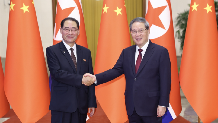 Chinese premier holds talks with premier of DPRK cabinet