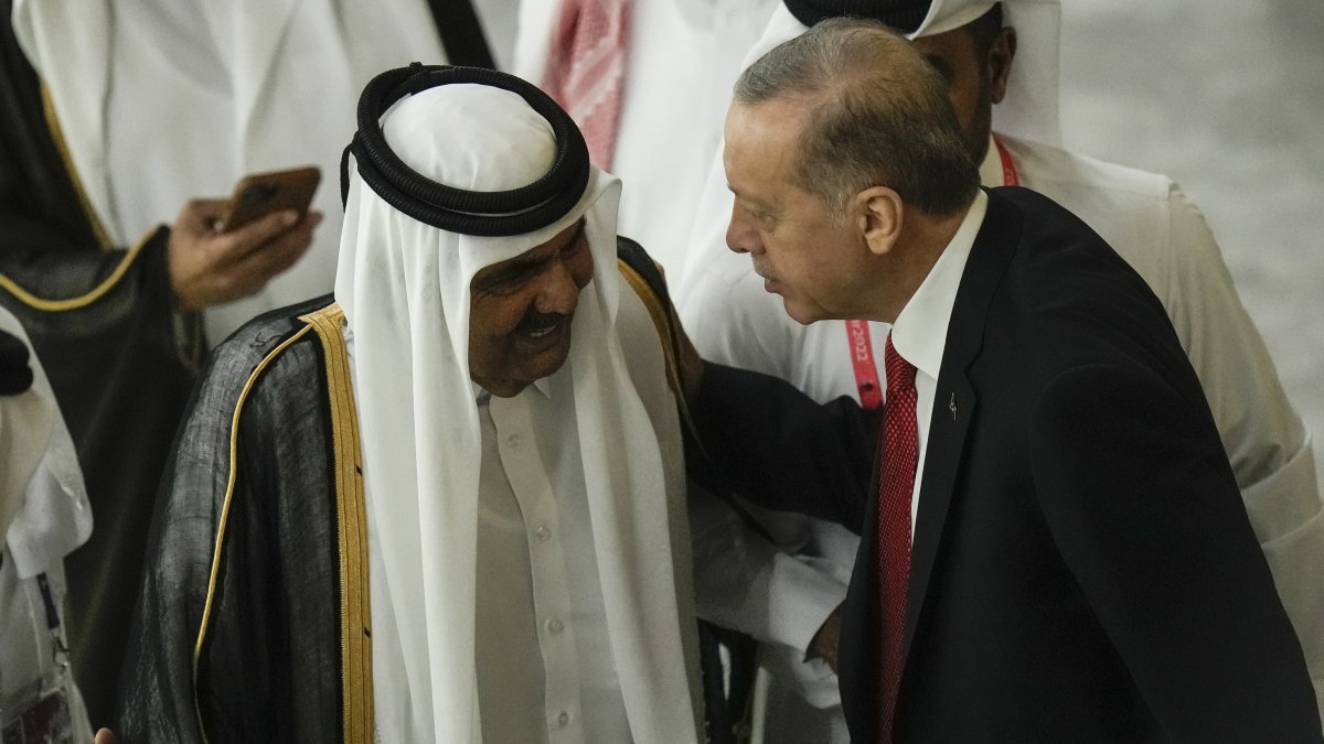 Erdoğan offers condolences after death of Qatar's former emir
