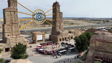 Gobi wonderland draws crowds with daily shows and film-set scenery