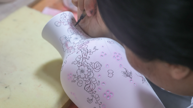 Through the tiny openings of Jingdezhen's linglong porcelain