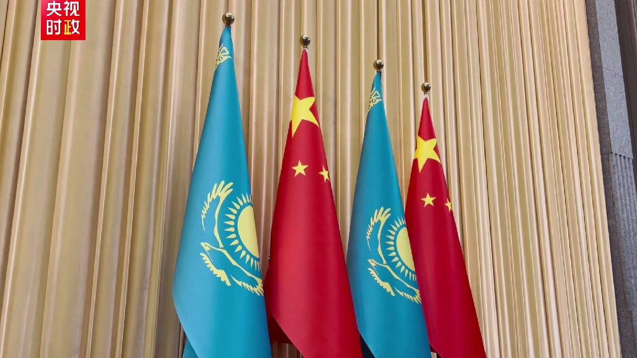 Xi Jinping meets Kazakh president