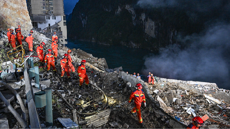 Xi urges scientific search, rescue efforts after Chongqing landslide