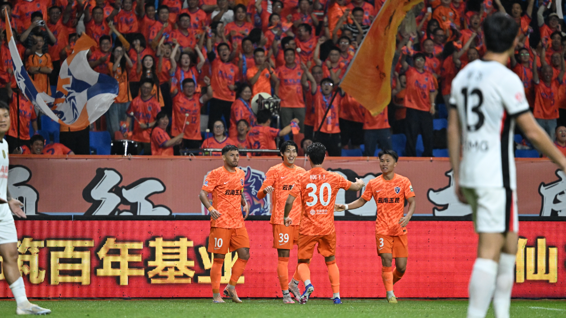 Yunnan Yukun fights back to earn first point against Shanghai Port